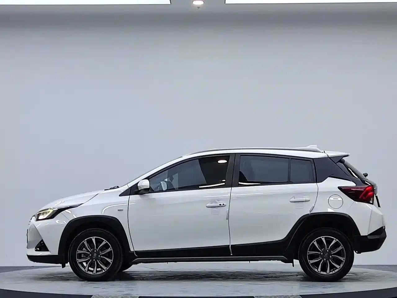 YARiS L Zhixuan 2022 1.5L CVT Luxury PLUS Edition — миниатюра 6