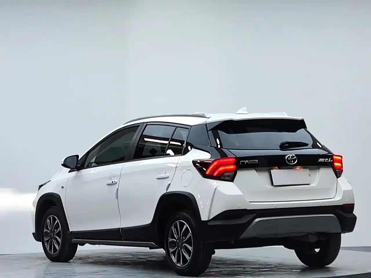 YARiS L Zhixuan 2022 1.5L CVT Luxury PLUS Edition — миниатюра 7