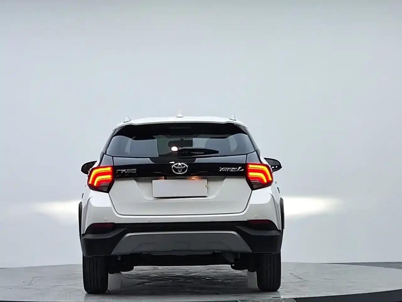 YARiS L Zhixuan 2022 1.5L CVT Luxury PLUS Edition — миниатюра 8