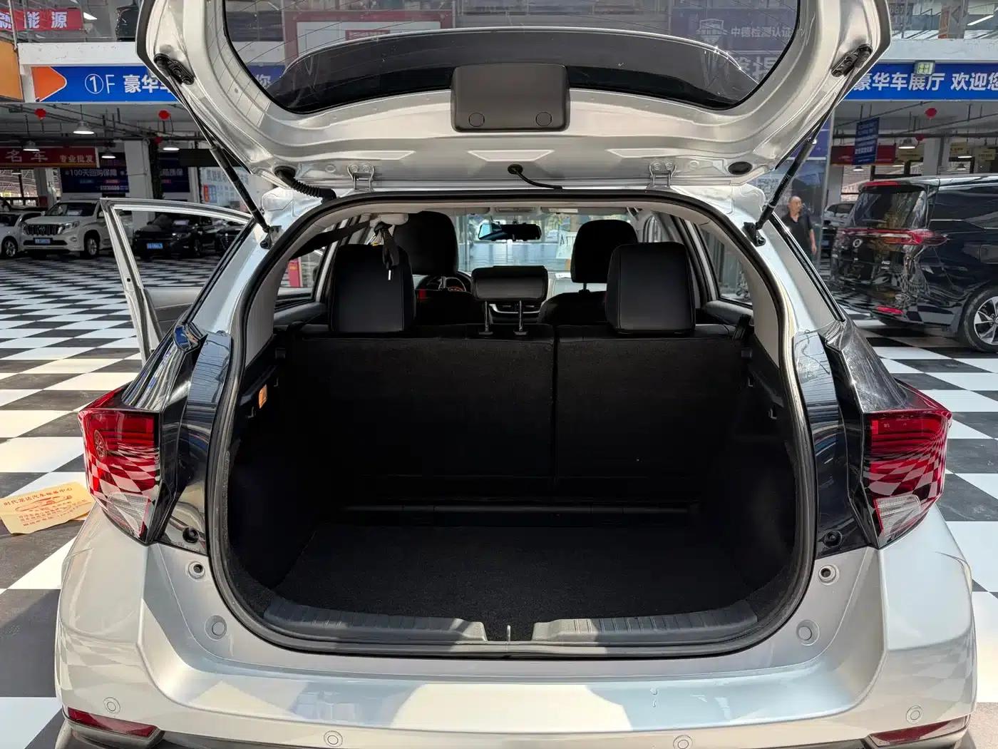 YARiS L 2022 Model YARiS X 1.5L CVT Luxury PLUS Edition — миниатюра 9