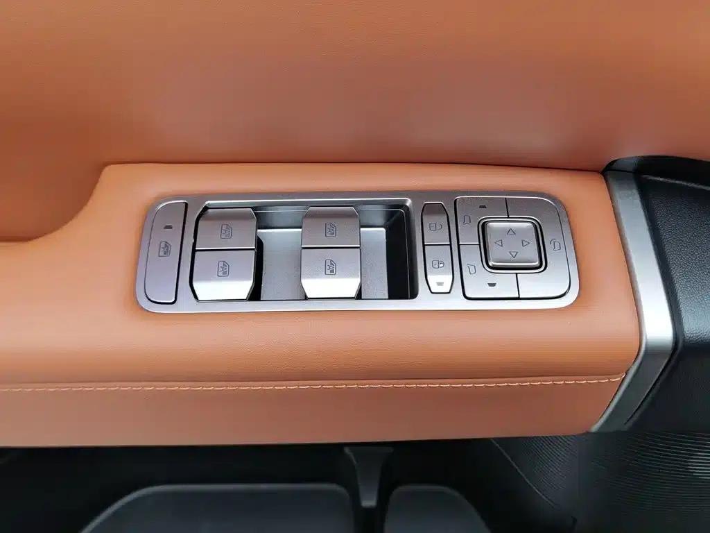 Titanium 7 2025 Model 190KM 4WD Ultra Edition — миниатюра 9
