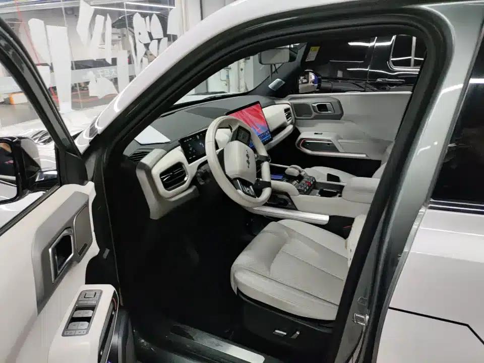 Titanium 3 2025 Model 501KM AWD Ultra Edition — миниатюра 5