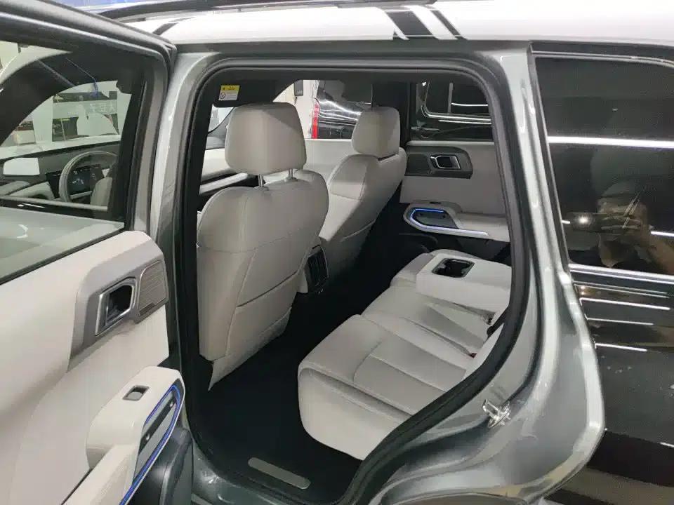Titanium 3 2025 Model 501KM AWD Ultra Edition — миниатюра 6