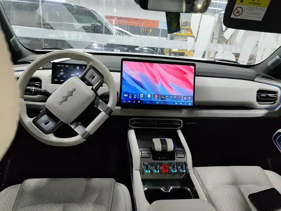 Titanium 3 2025 Model 501KM AWD Ultra Edition — миниатюра 7