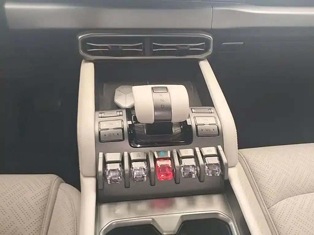 Titanium 3 2025 501KM AWD Max Edition — миниатюра 14