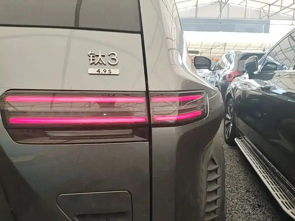 Titanium 3 2025 501KM AWD Max Edition — миниатюра 8