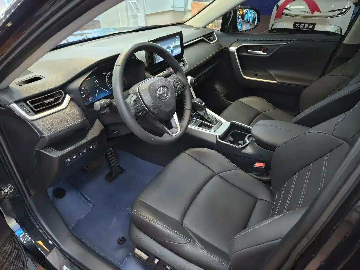 2024 Toyota RAV4 2.0L CVT 2WD Luxury PLUS Edition — миниатюра 11