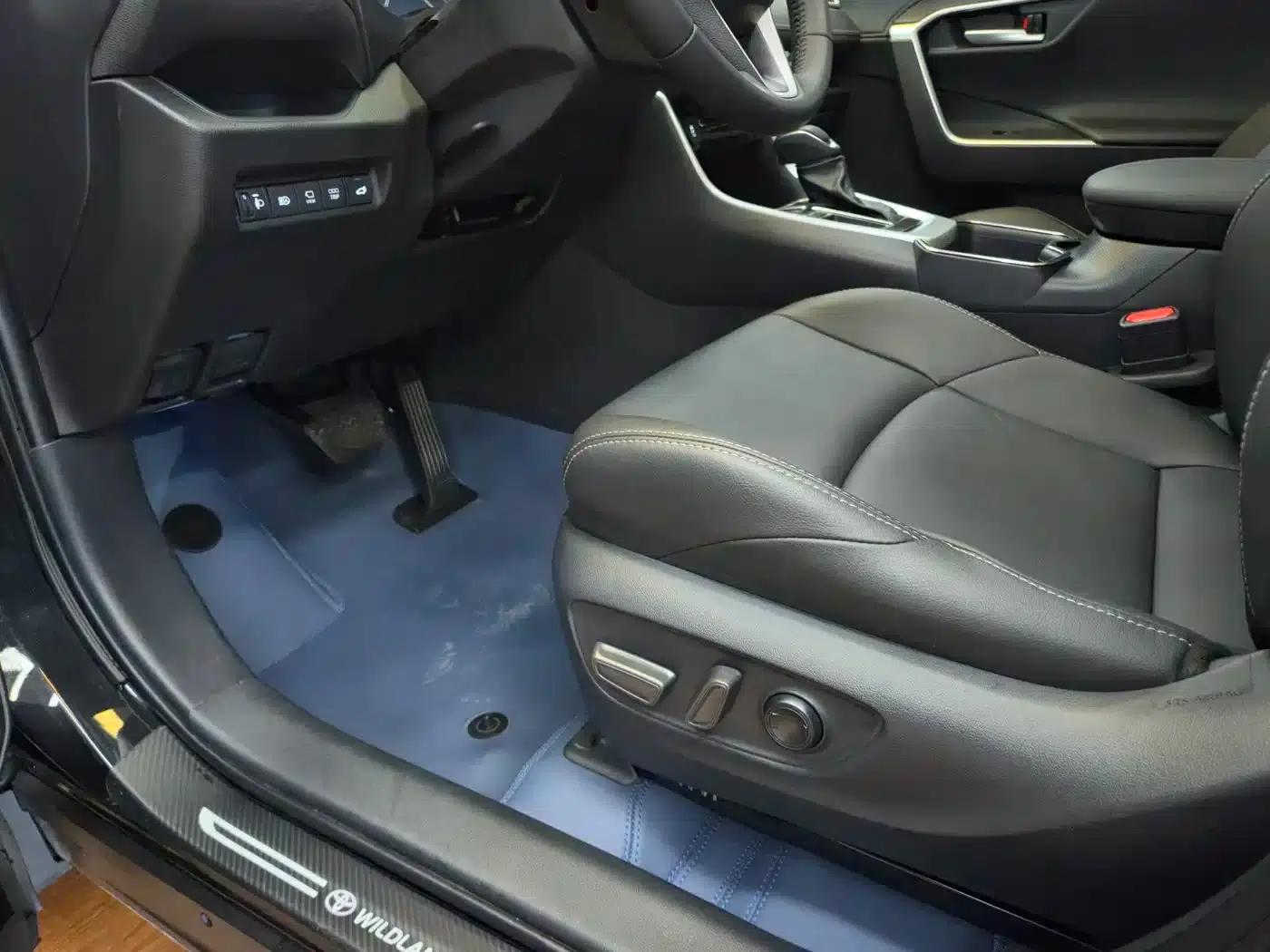 2024 Toyota RAV4 2.0L CVT 2WD Luxury PLUS Edition — миниатюра 12