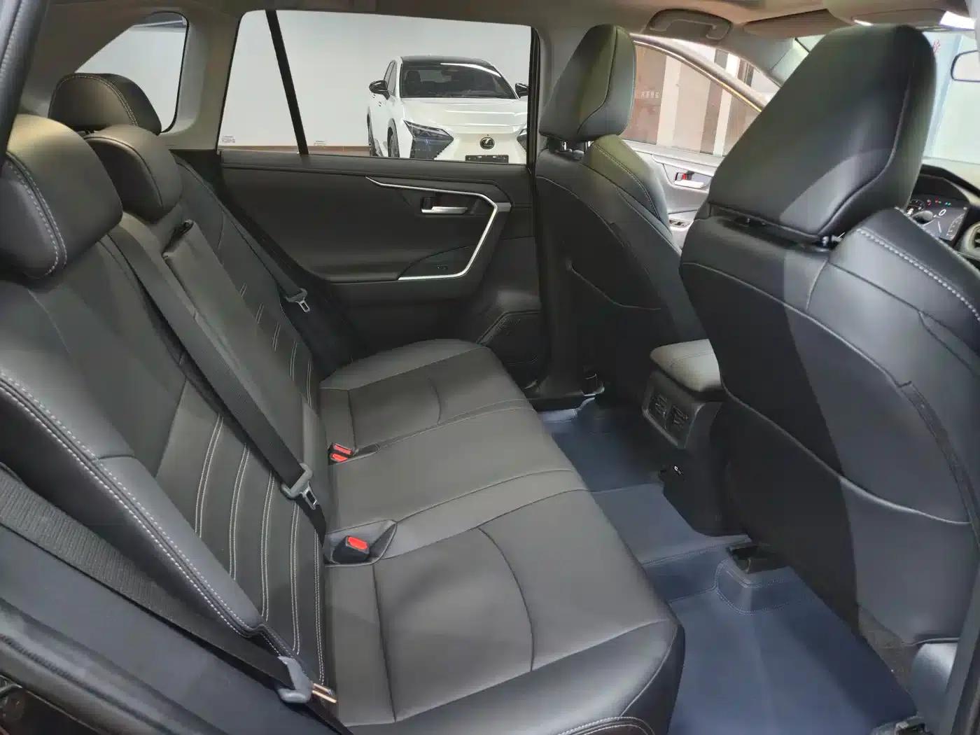 2024 Toyota RAV4 2.0L CVT 2WD Luxury PLUS Edition — миниатюра 13