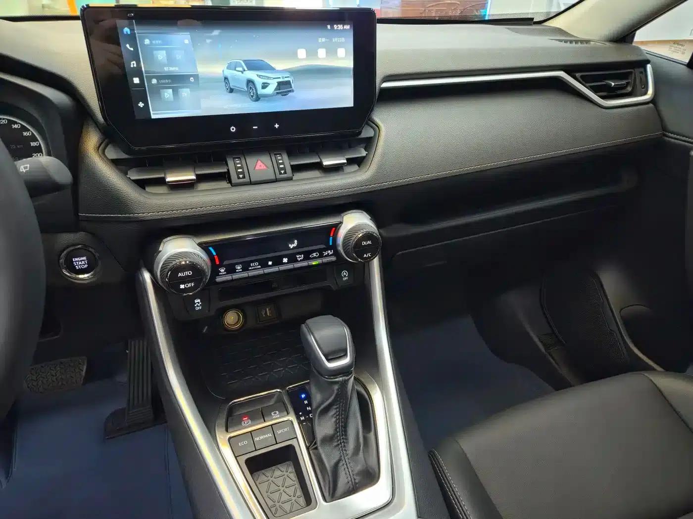 2024 Toyota RAV4 2.0L CVT 2WD Luxury PLUS Edition — миниатюра 18
