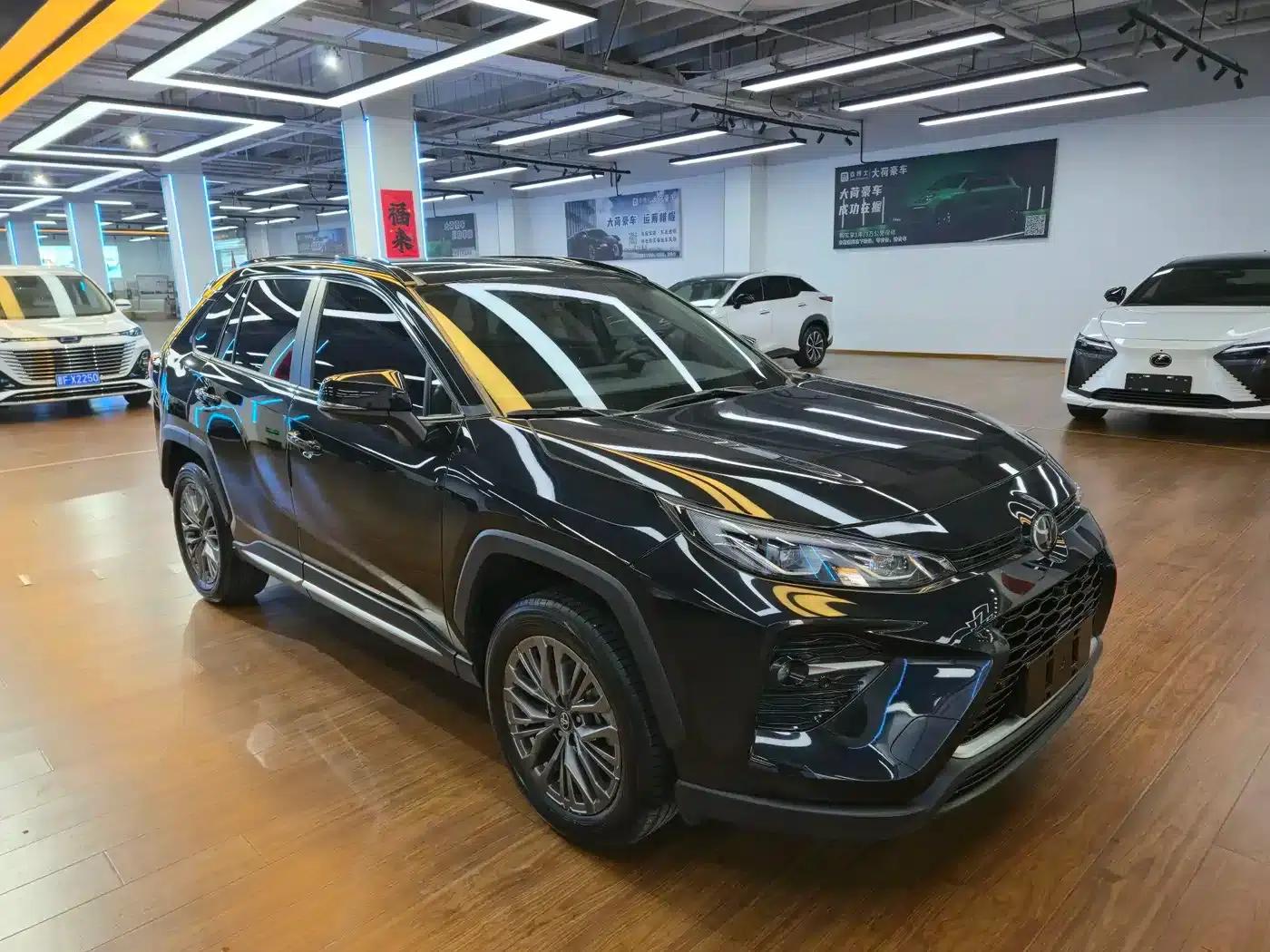 2024 Toyota RAV4 2.0L CVT 2WD Luxury PLUS Edition — миниатюра 3