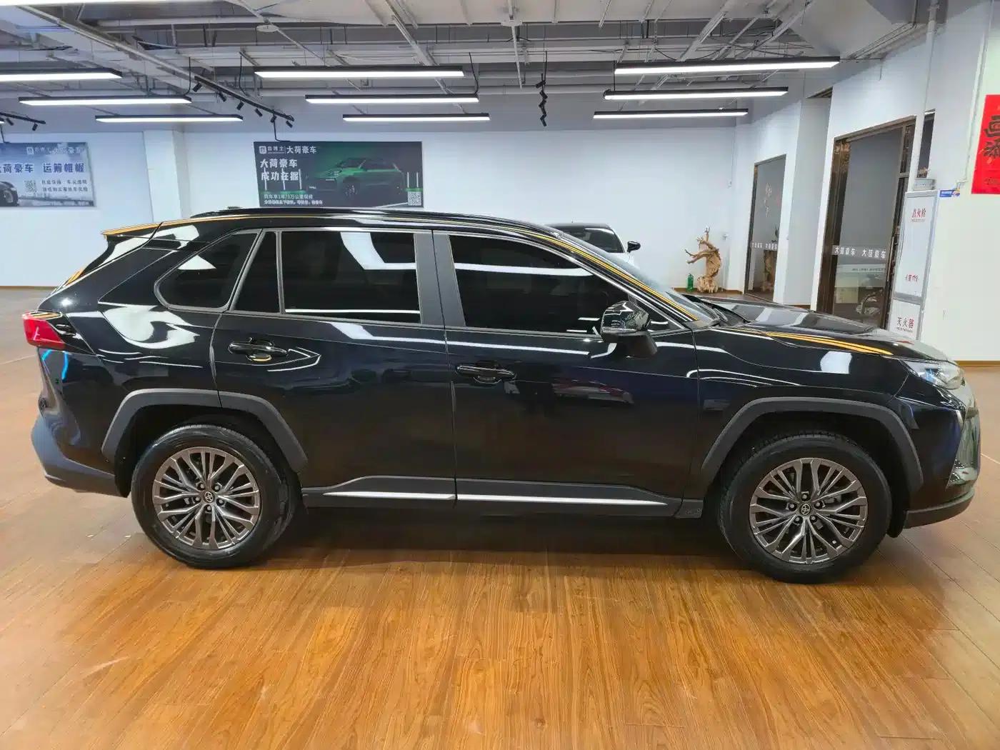 2024 Toyota RAV4 2.0L CVT 2WD Luxury PLUS Edition — миниатюра 4