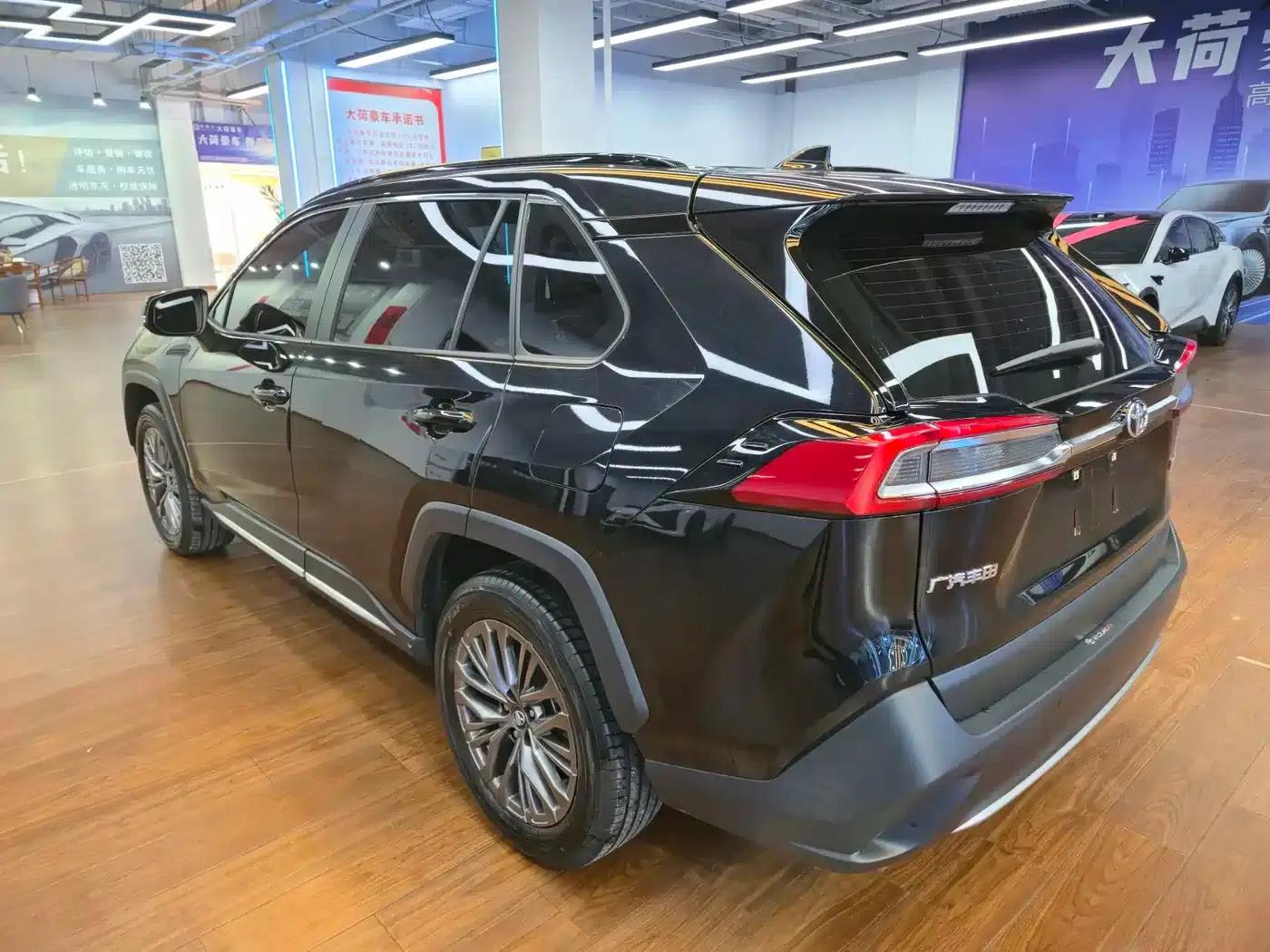 2024 Toyota RAV4 2.0L CVT 2WD Luxury PLUS Edition — миниатюра 7