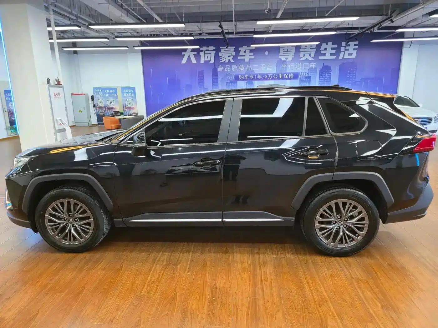 2024 Toyota RAV4 2.0L CVT 2WD Luxury PLUS Edition — миниатюра 8