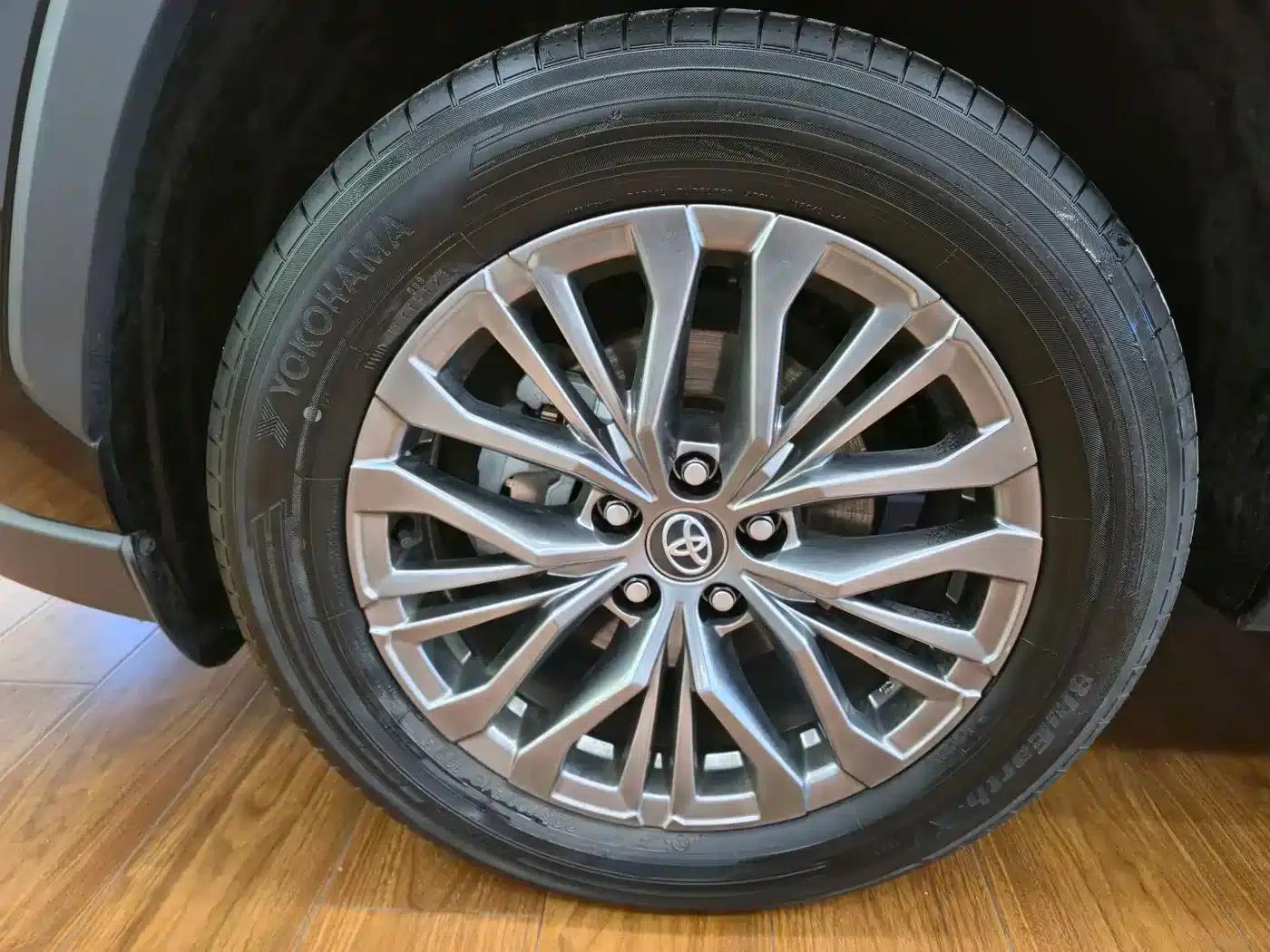 2024 Toyota RAV4 2.0L CVT 2WD Luxury PLUS Edition — миниатюра 9