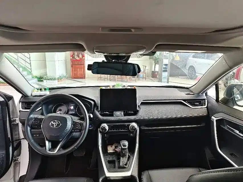 2020 Toyota RAV4 2.0L CVT 2WD Luxury Edition — миниатюра 4