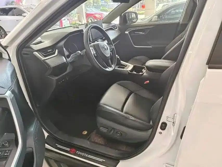 2020 Toyota RAV4 2.0L CVT 2WD Luxury Edition — миниатюра 5