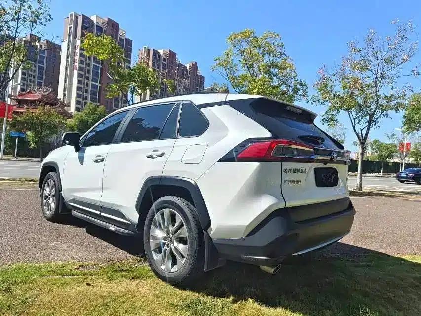2020 Toyota RAV4 2.0L CVT 2WD Luxury Edition — миниатюра 7