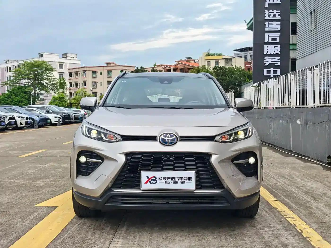 2023 Toyota RAV4 Hybrid 2.5L E-CVT 4WD Premium Edition — миниатюра 2