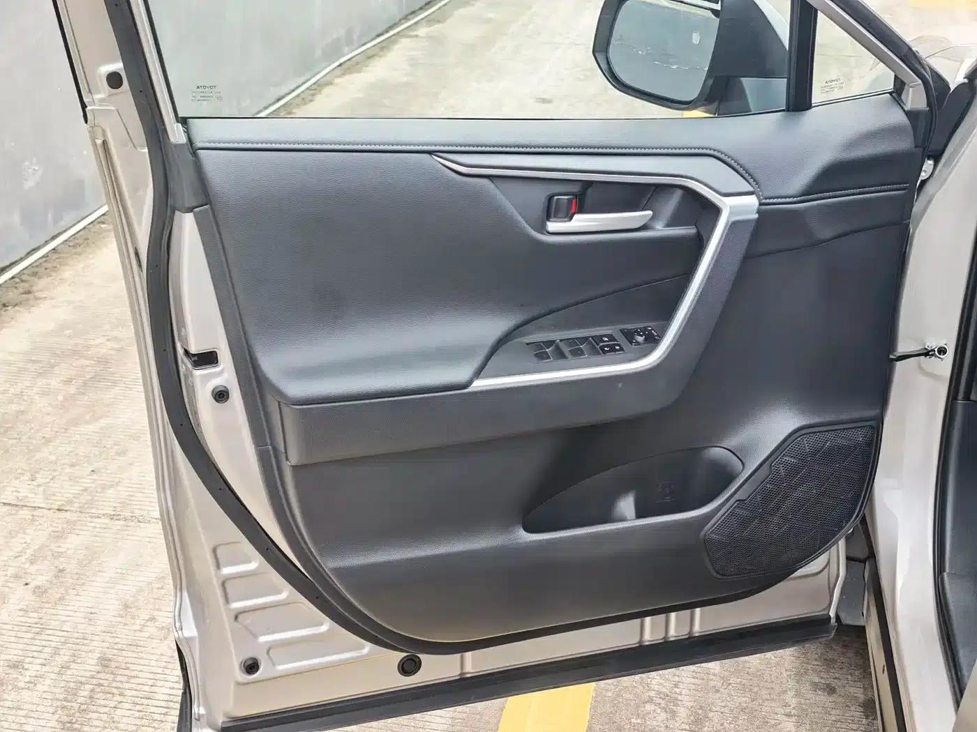 2023 Toyota RAV4 Hybrid 2.5L E-CVT 4WD Premium Edition — миниатюра 15