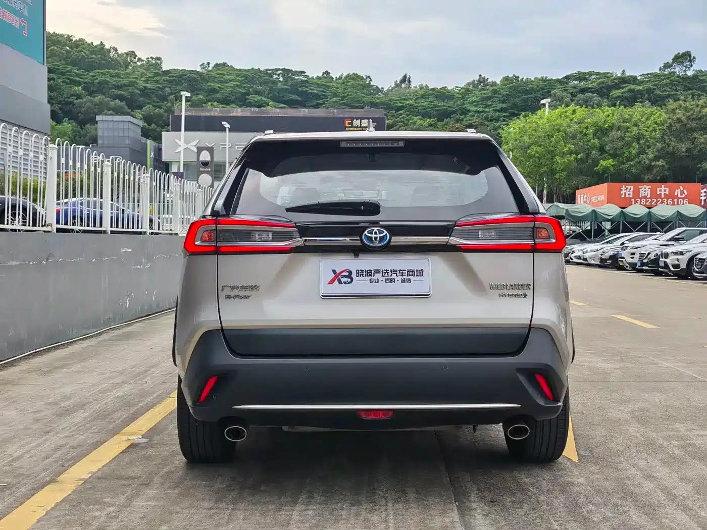 2023 Toyota RAV4 Hybrid 2.5L E-CVT 4WD Premium Edition — миниатюра 4