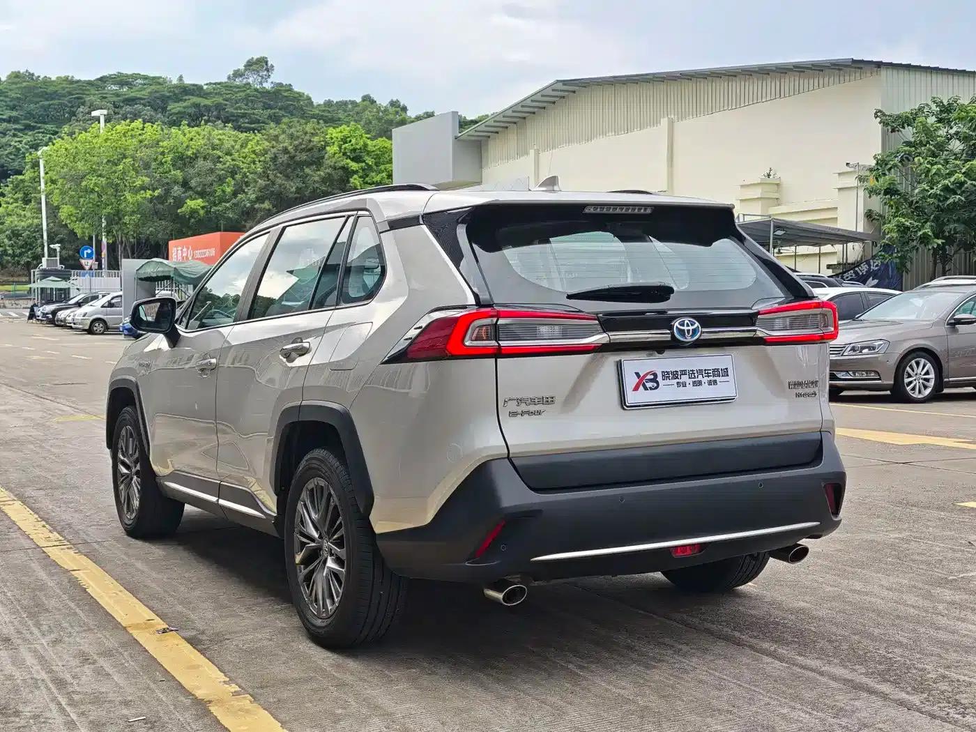 2023 Toyota RAV4 Hybrid 2.5L E-CVT 4WD Premium Edition — миниатюра 5