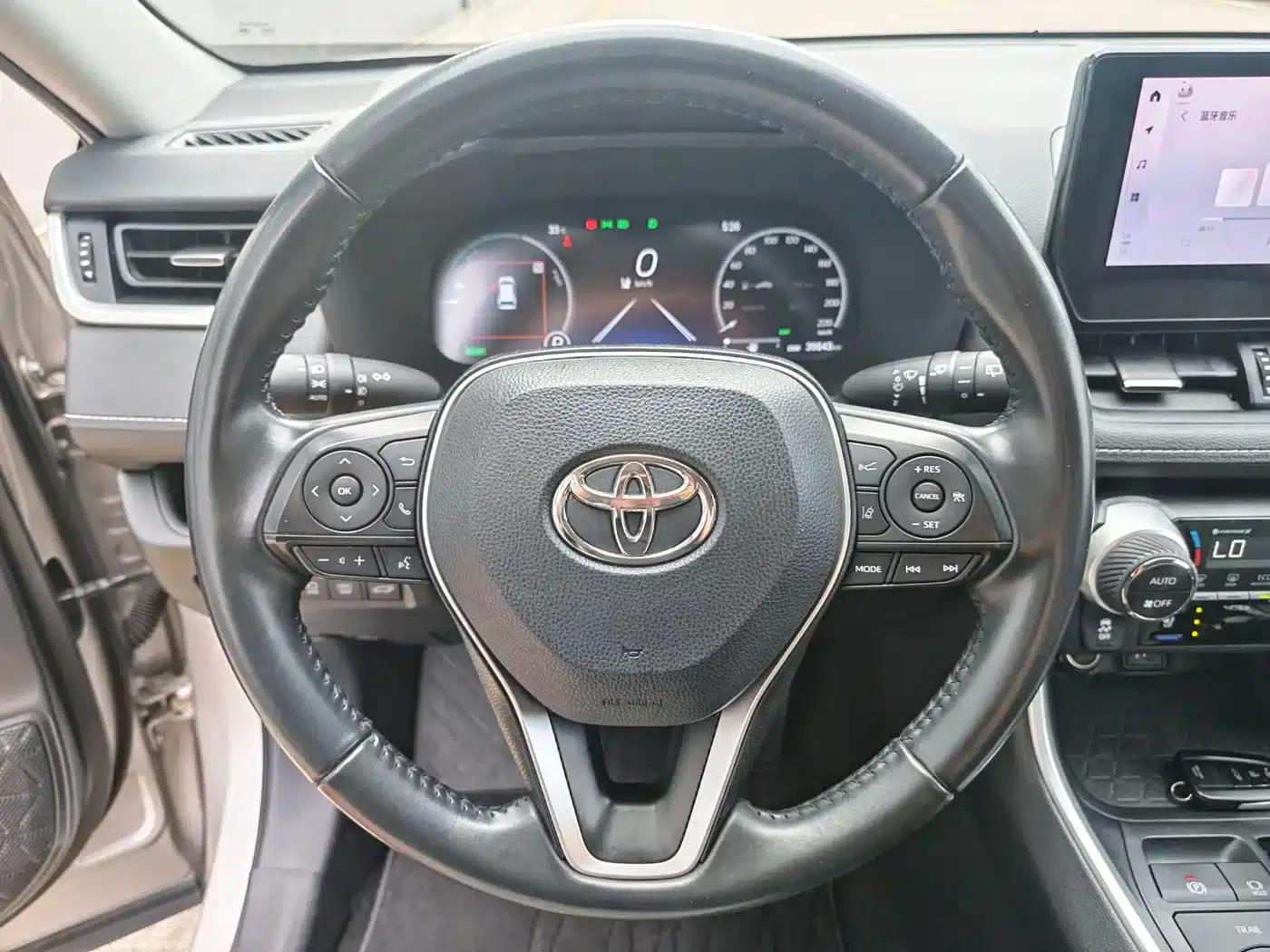 2023 Toyota RAV4 Hybrid 2.5L E-CVT 4WD Premium Edition — миниатюра 7