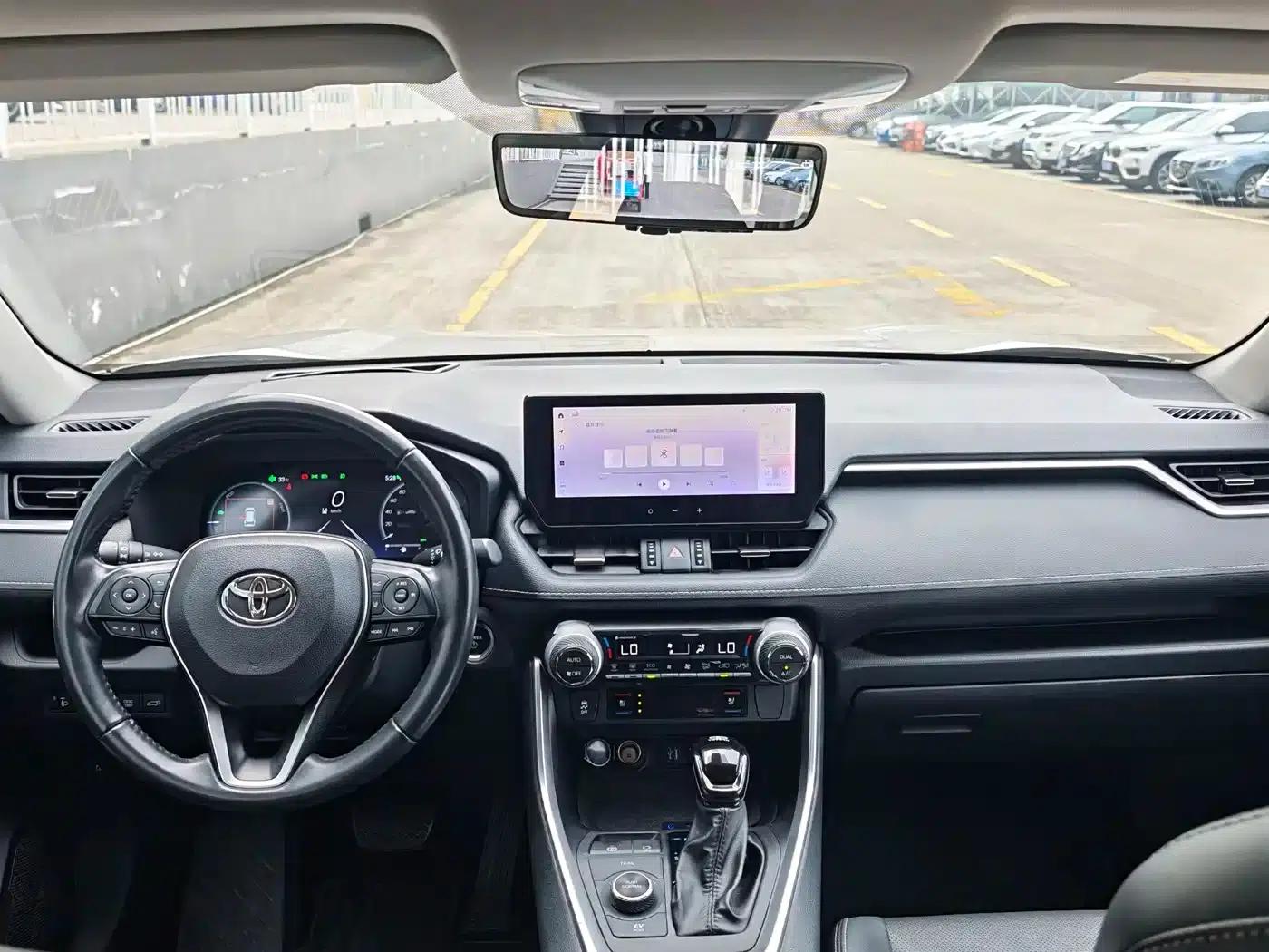 2023 Toyota RAV4 Hybrid 2.5L E-CVT 4WD Premium Edition — миниатюра 8