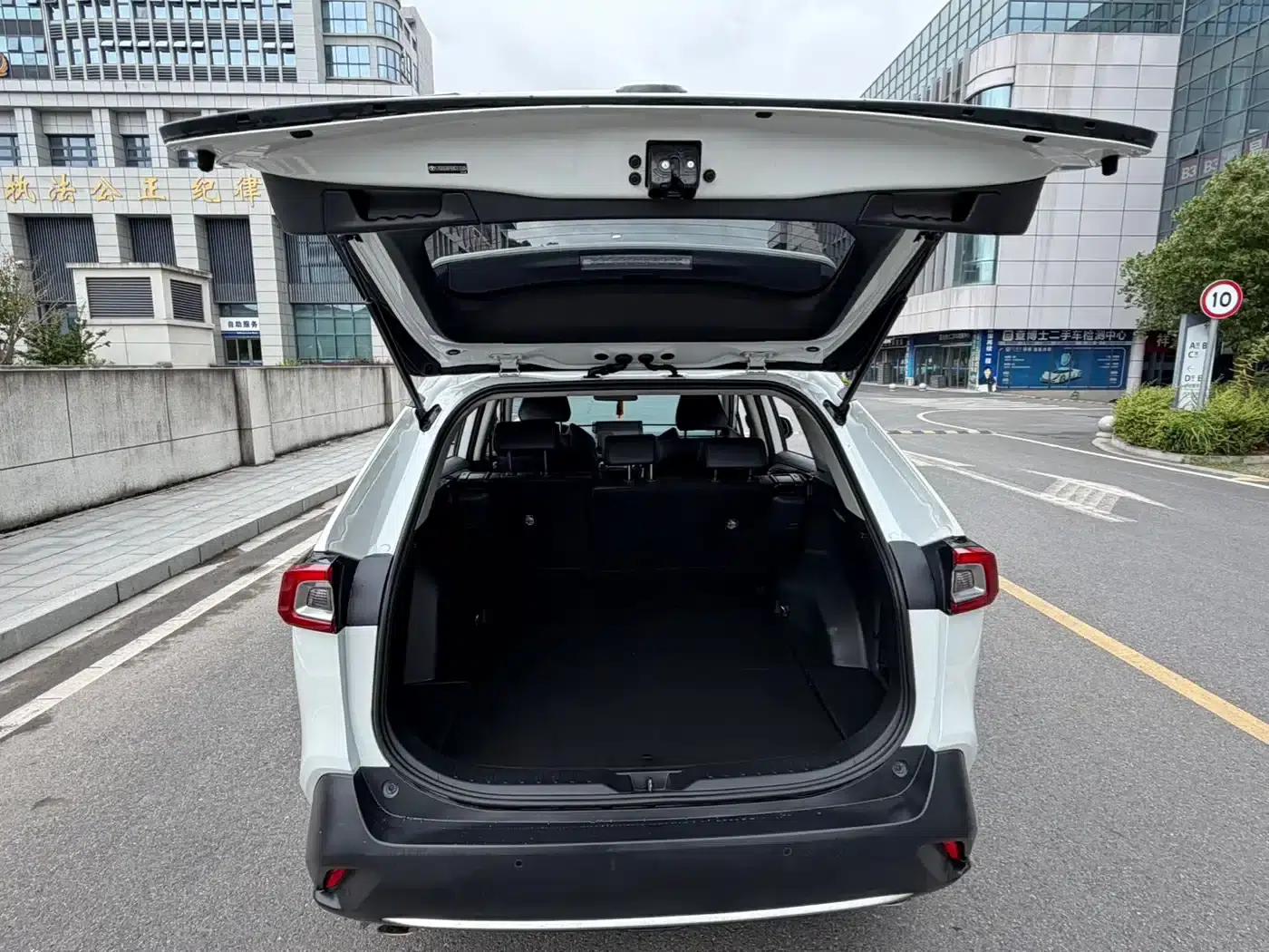 2021 Toyota RAV4 2.0L CVT 4WD Luxury Edition — миниатюра 14