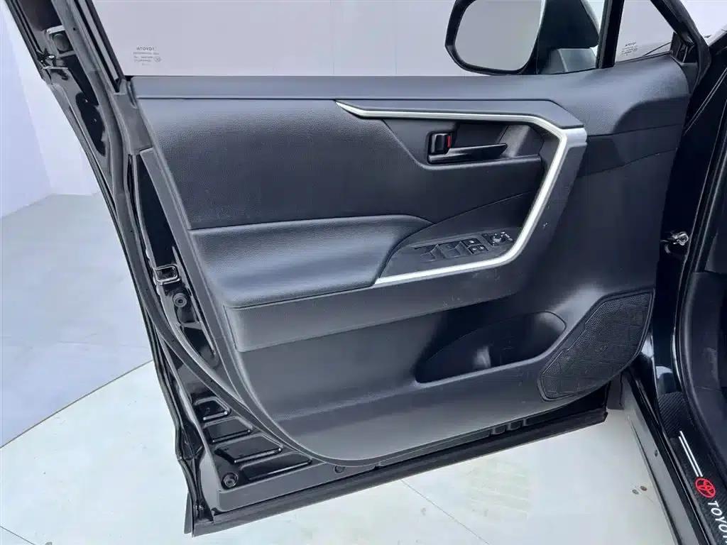 2022 Toyota RAV4 2.0L CVT 2WD Leading Edition — миниатюра 16