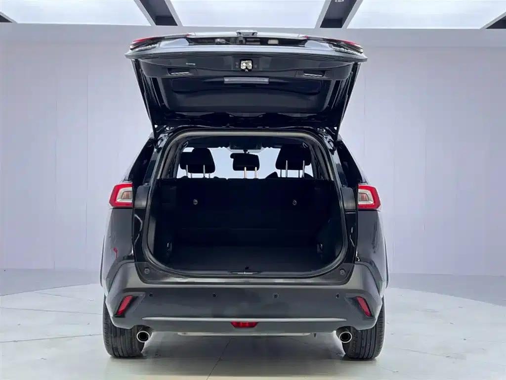2022 Toyota RAV4 2.0L CVT 2WD Leading Edition — миниатюра 9