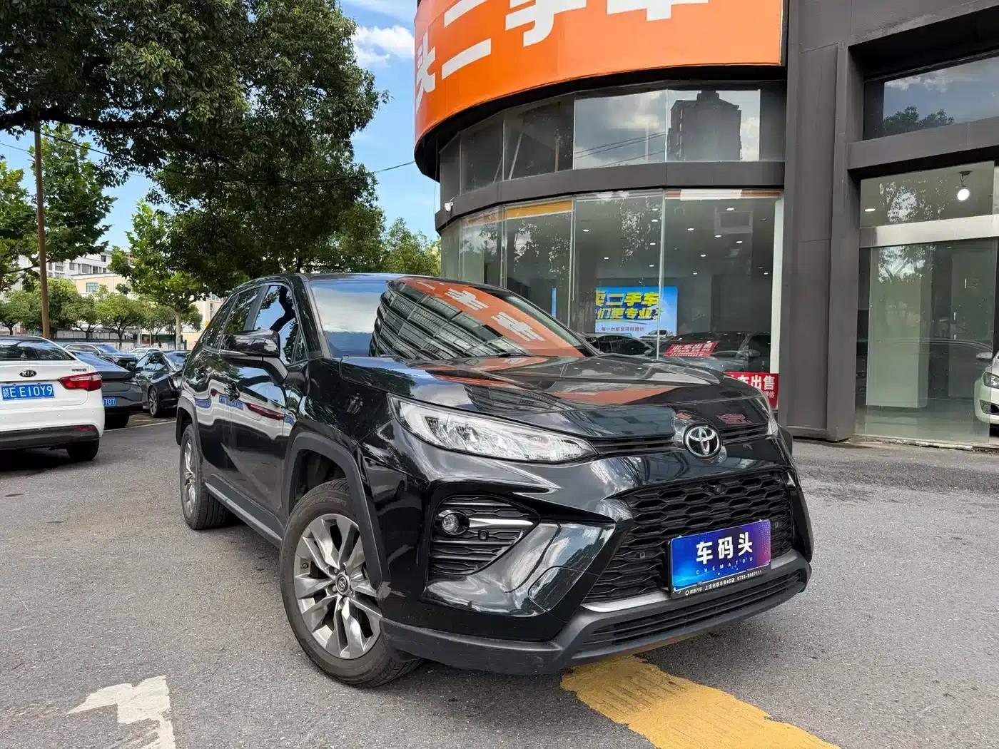 2022 Toyota RAV4 2.0L CVT 2WD Luxury Edition — миниатюра 3