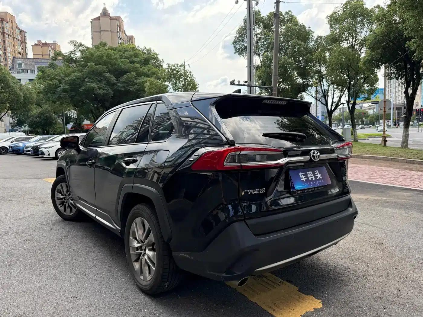 2022 Toyota RAV4 2.0L CVT 2WD Luxury Edition — миниатюра 4