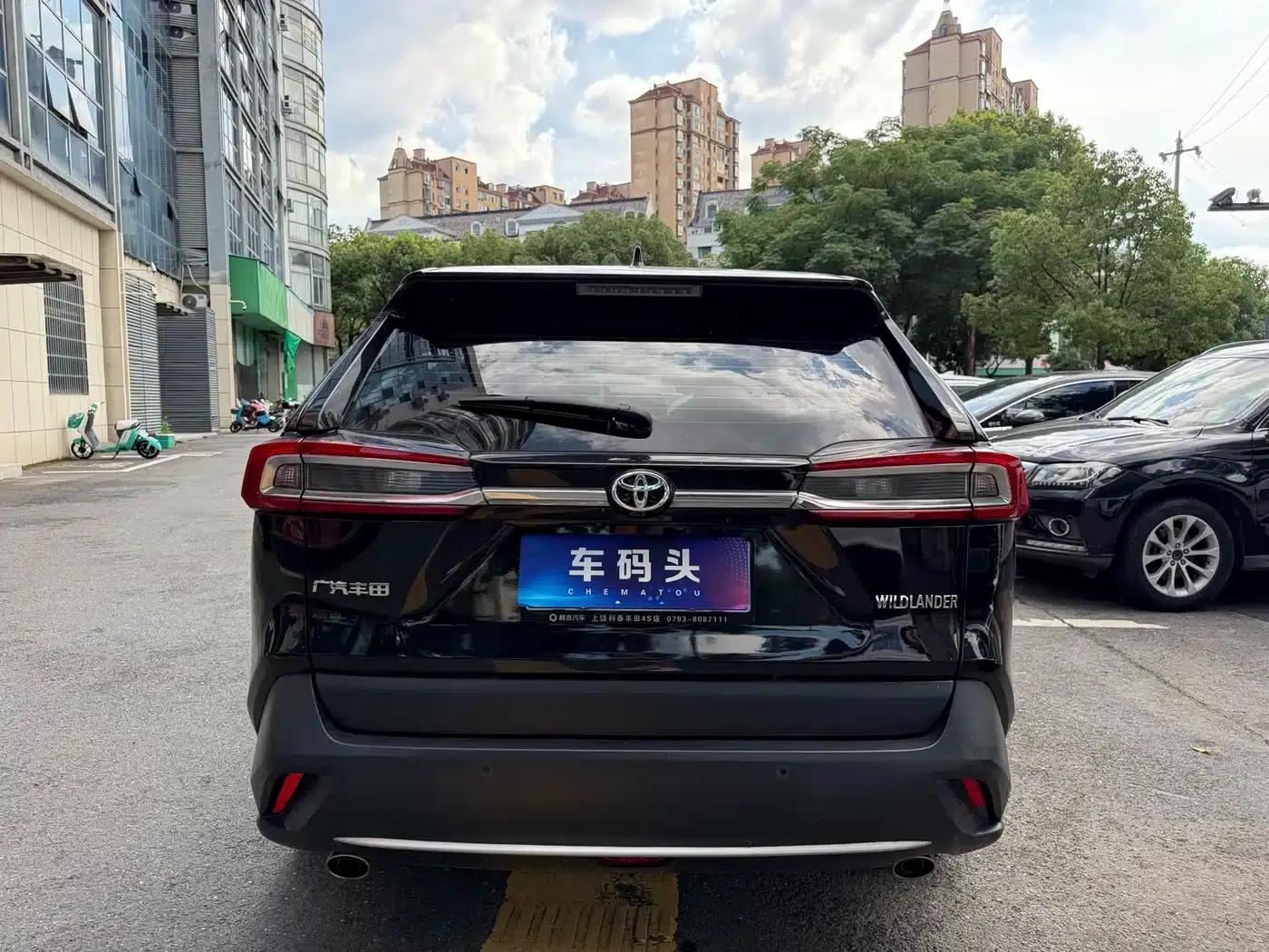 2022 Toyota RAV4 2.0L CVT 2WD Luxury Edition — миниатюра 6