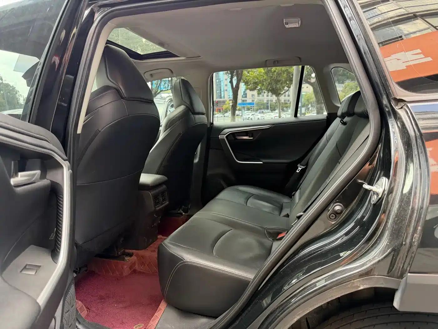 2022 Toyota RAV4 2.0L CVT 2WD Luxury Edition — миниатюра 8