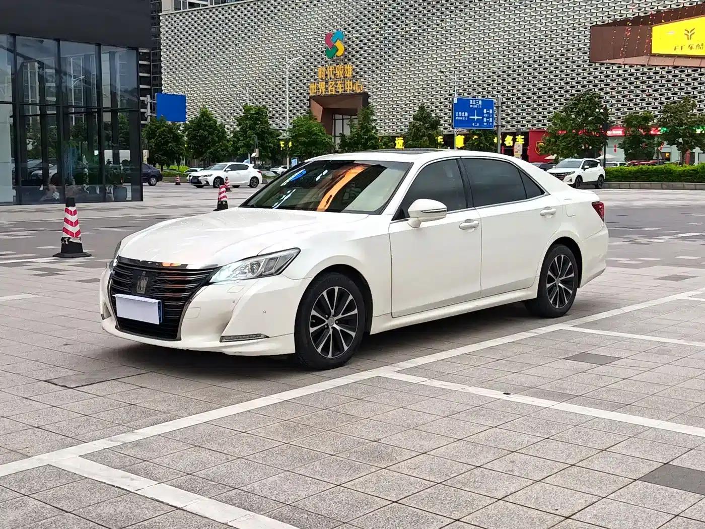 Crown 2018 2.0T Fashion Edition — миниатюра 1