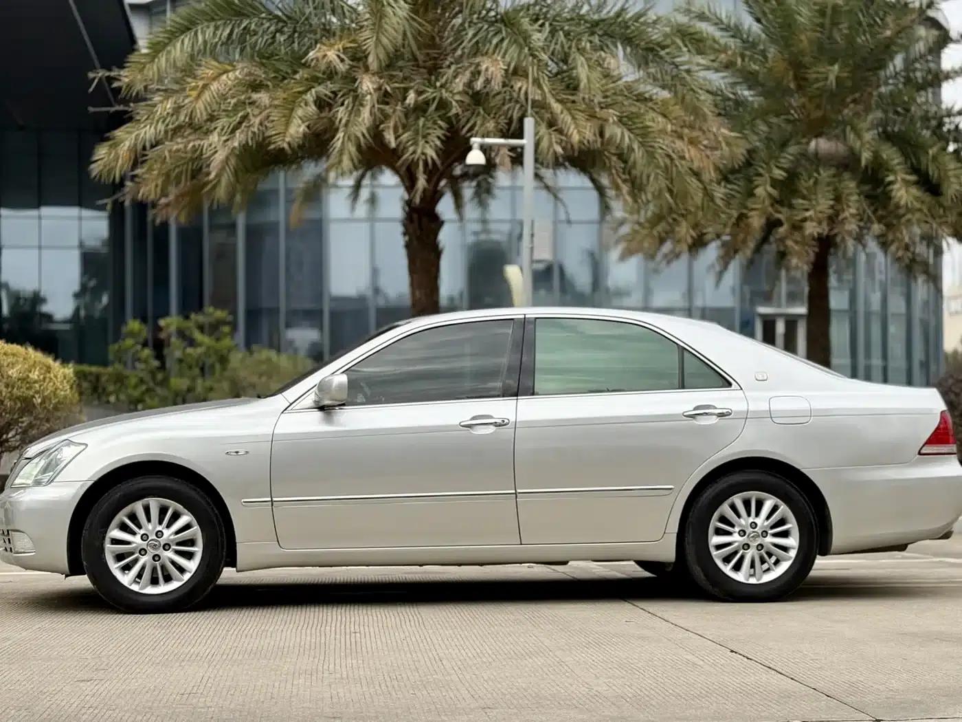 Crown 2007 2.5L Royal Special Edition — миниатюра 13