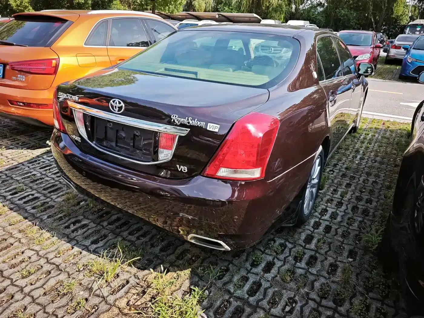 Crown 2010 2.5L Royal Leather Edition — миниатюра 5