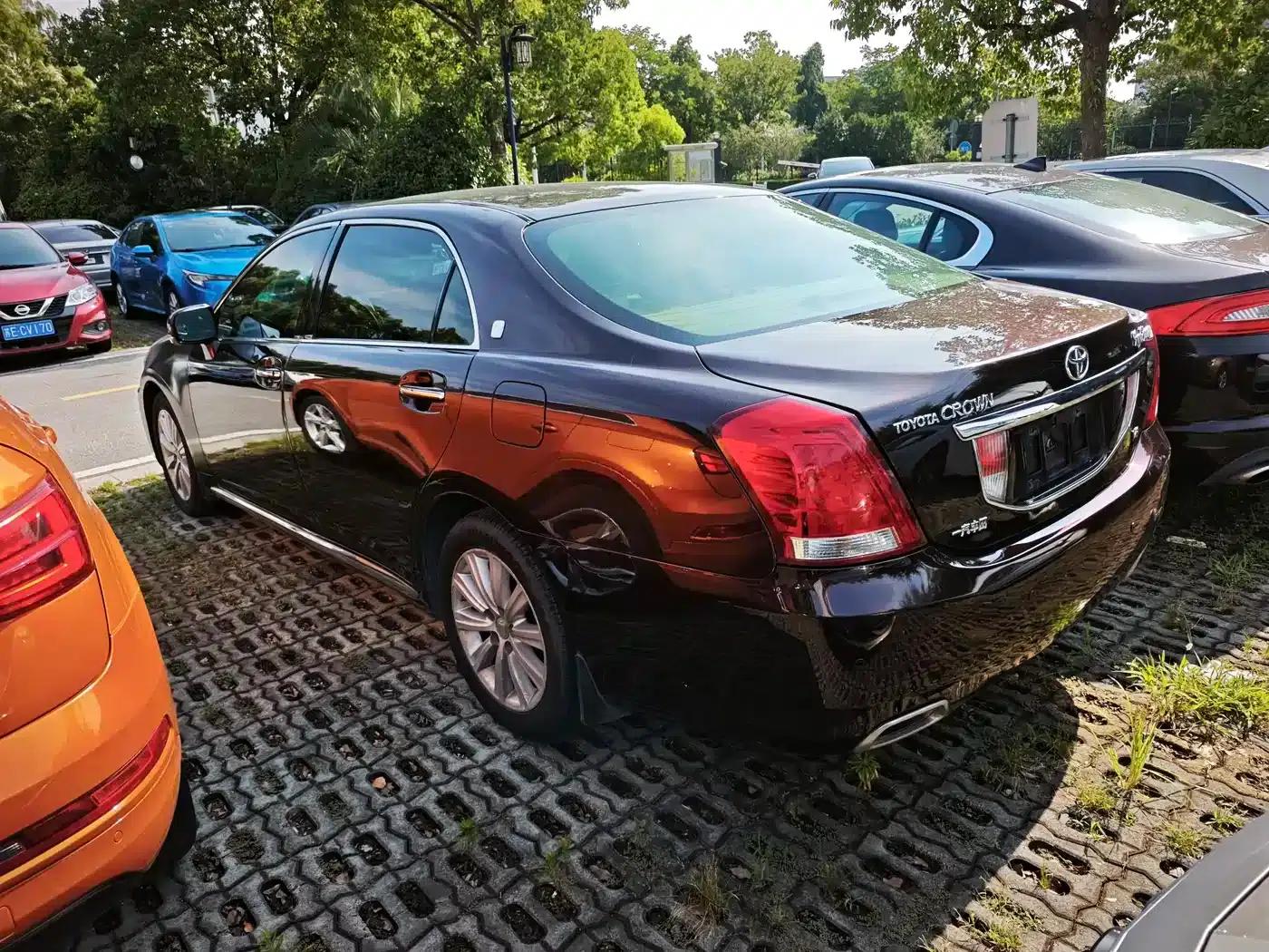 Crown 2010 2.5L Royal Leather Edition — миниатюра 6