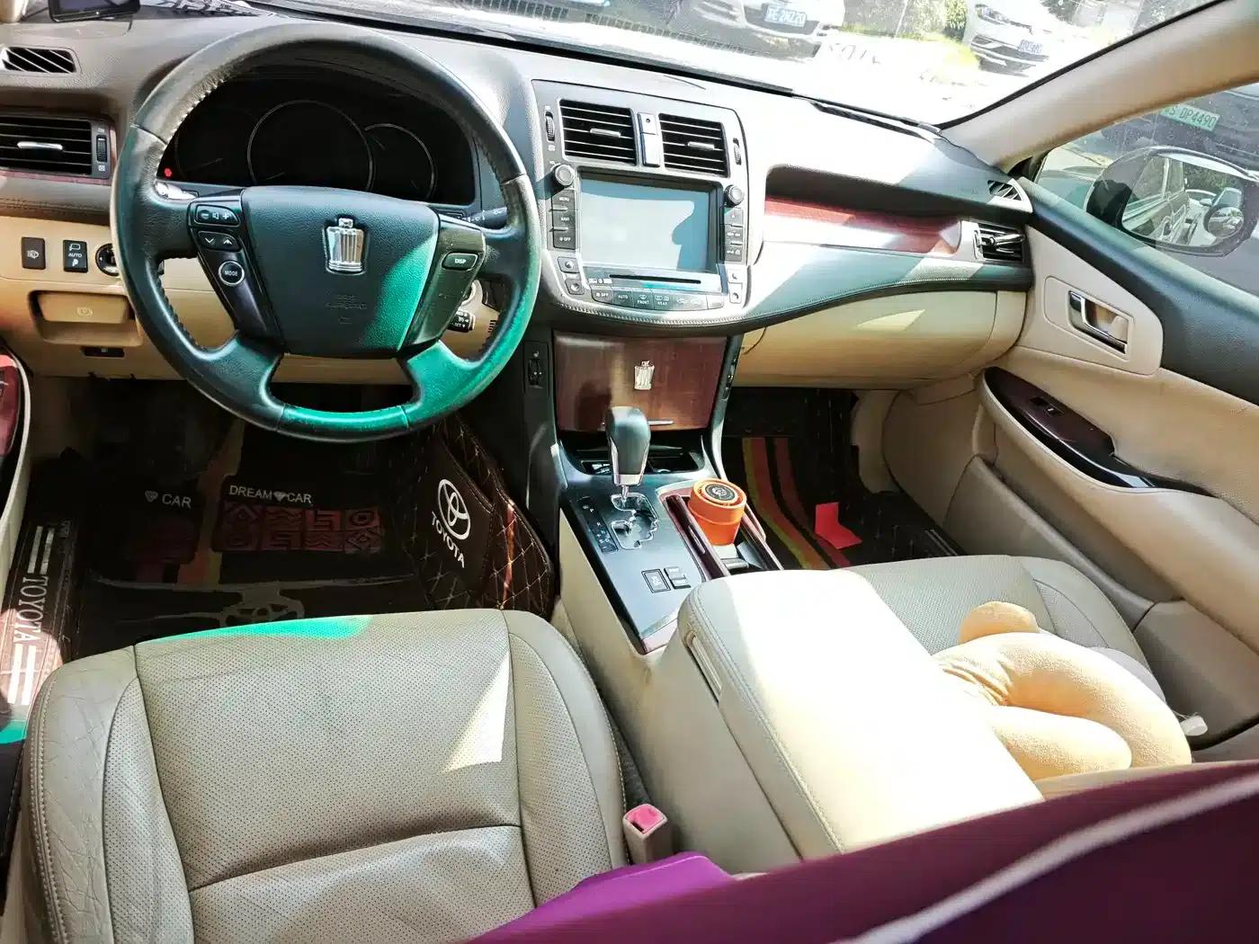 Crown 2010 2.5L Royal Leather Edition — миниатюра 9