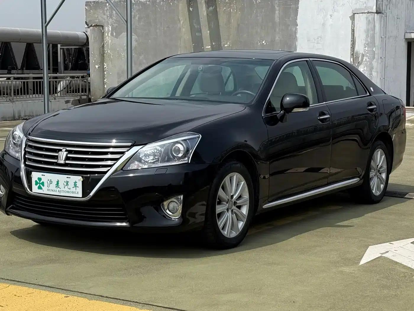 Crown 2012 2.5L Royal Leather Edition — миниатюра 1