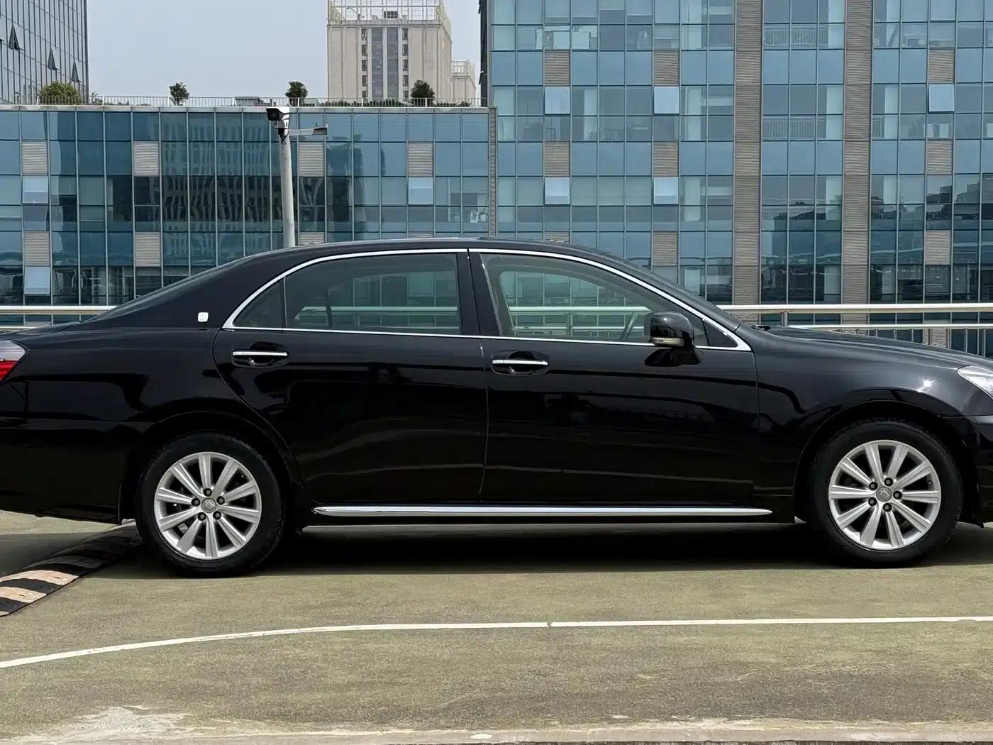 Crown 2012 2.5L Royal Leather Edition — миниатюра 4