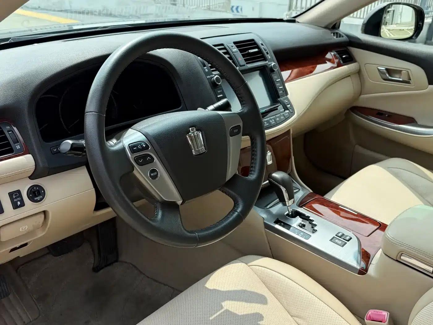 Crown 2012 2.5L Royal Leather Edition — миниатюра 5