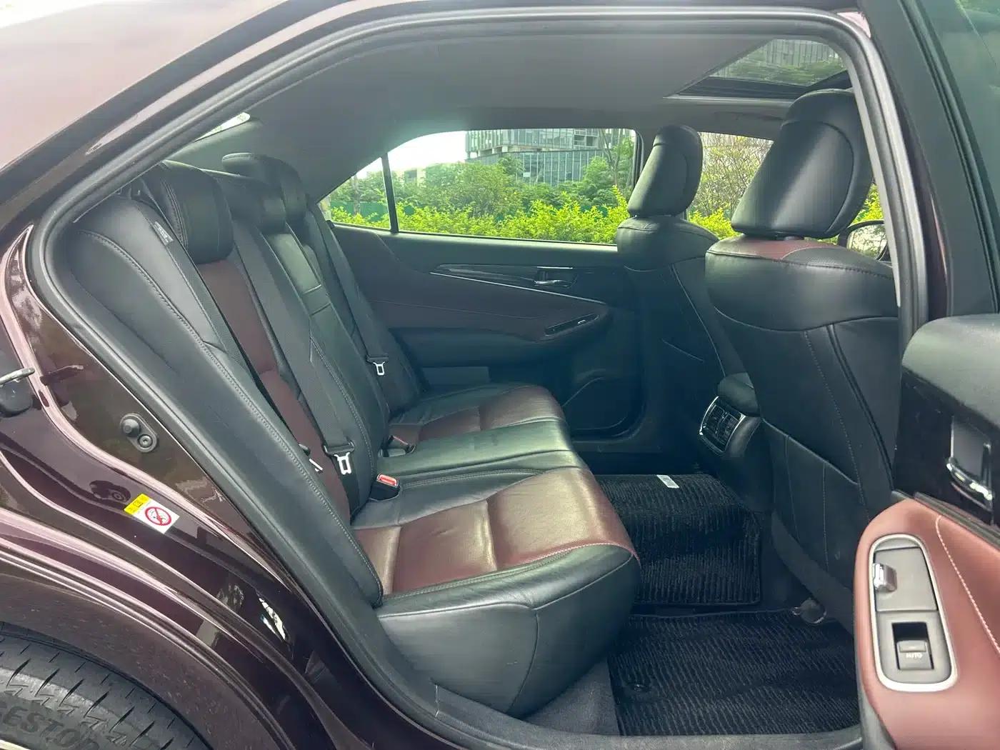 Crown 2018 2.0T Sport Edition — миниатюра 11