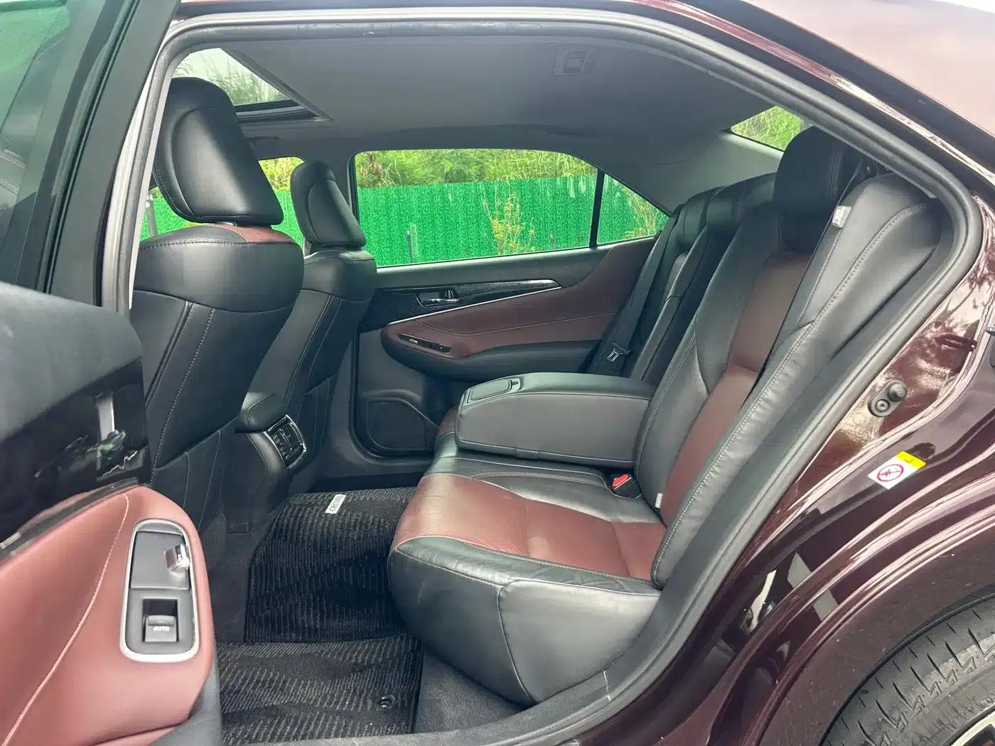 Crown 2018 2.0T Sport Edition — миниатюра 7