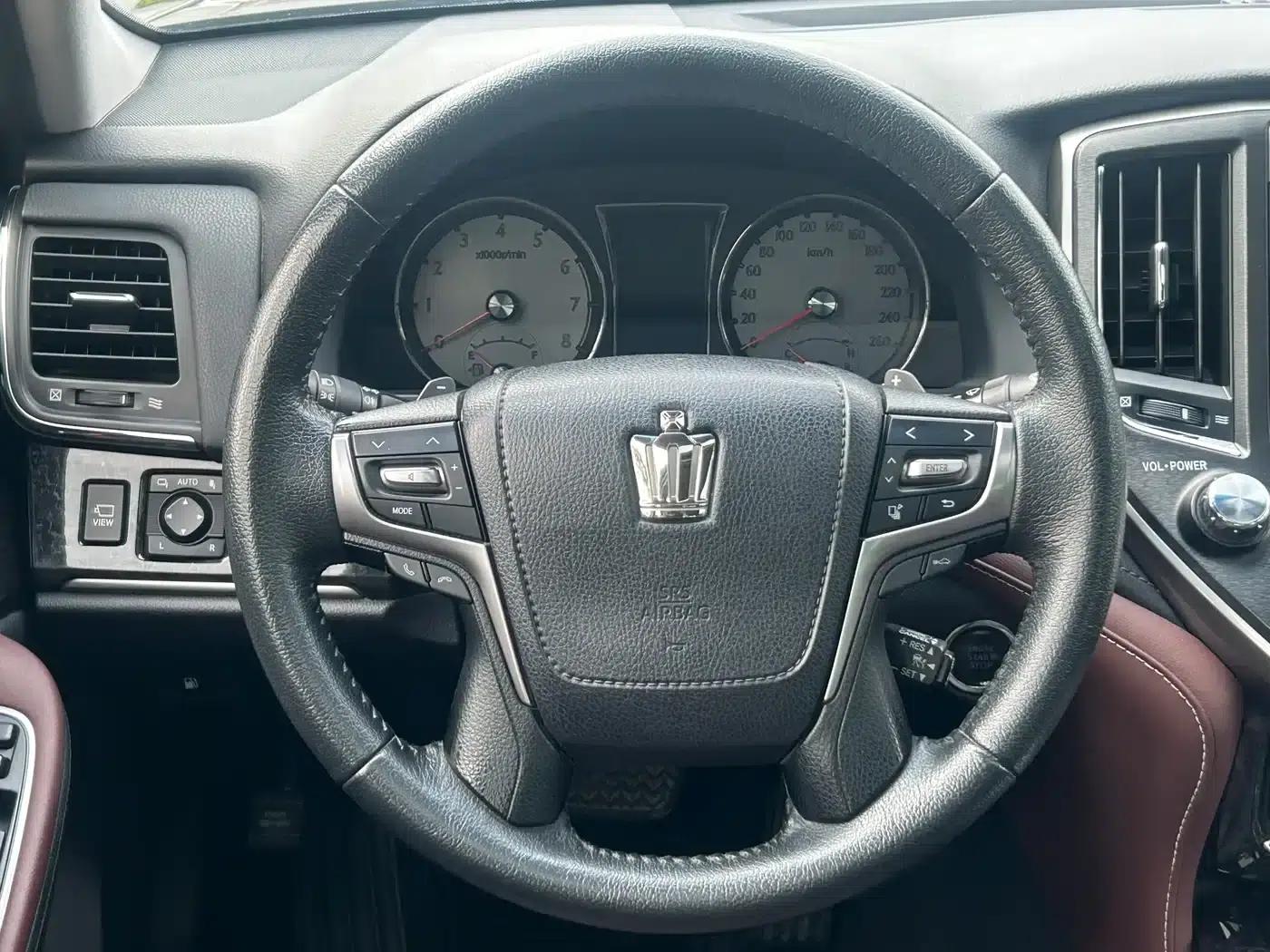 Crown 2018 2.0T Sport Edition — миниатюра 9