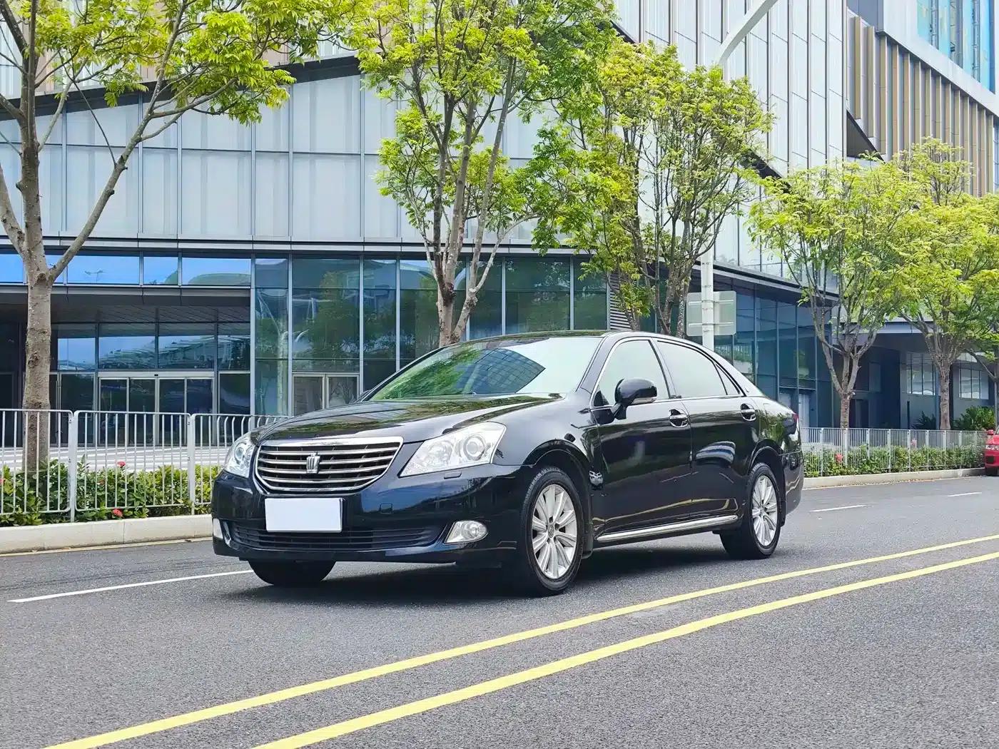 Crown 2010 2.5L Royal Leather Sunroof Navigation Edition — миниатюра 1