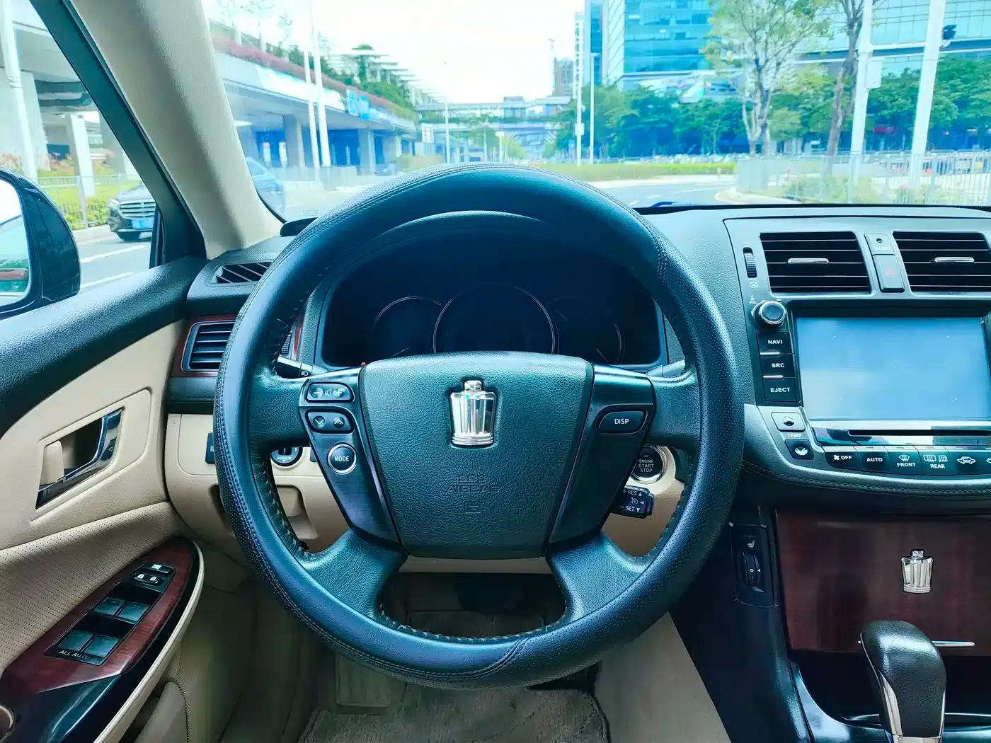 Crown 2010 2.5L Royal Leather Sunroof Navigation Edition — миниатюра 12