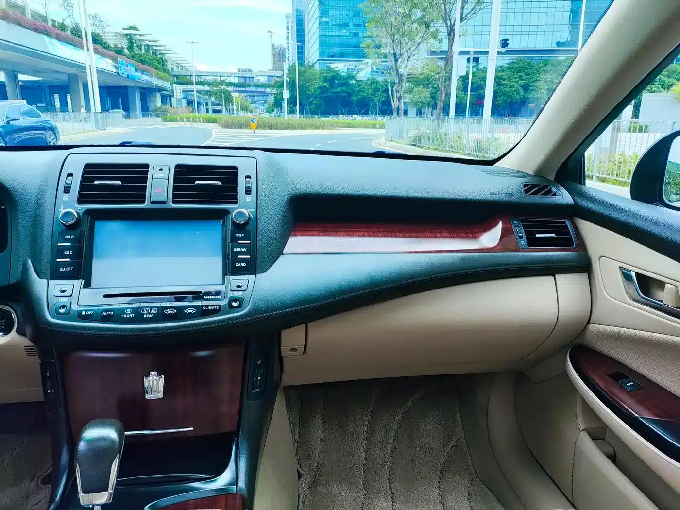 Crown 2010 2.5L Royal Leather Sunroof Navigation Edition — миниатюра 13