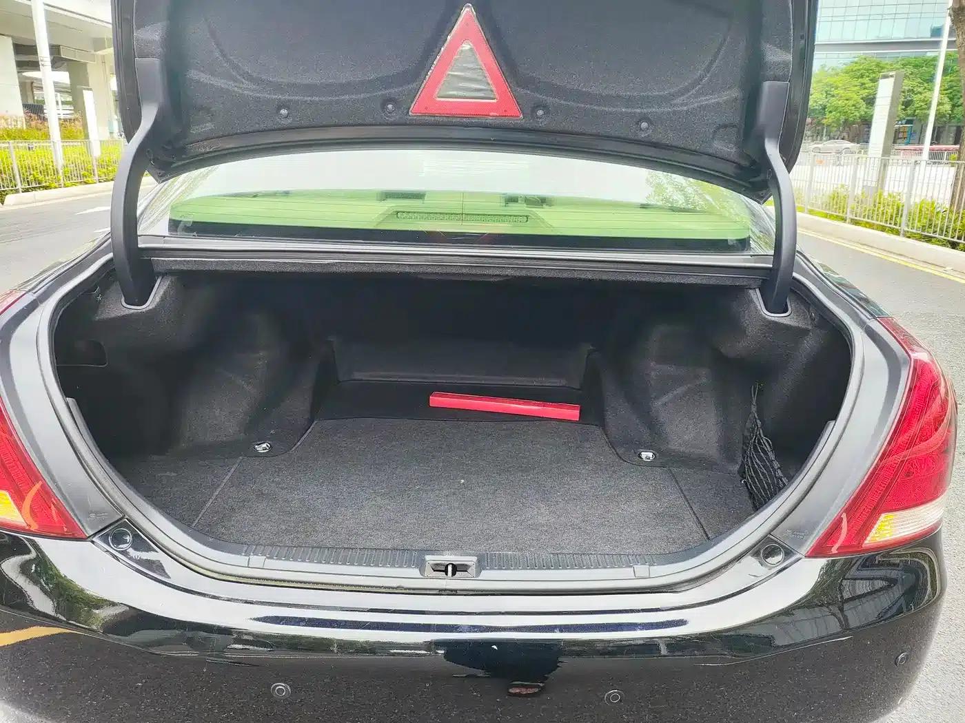 Crown 2010 2.5L Royal Leather Sunroof Navigation Edition — миниатюра 14